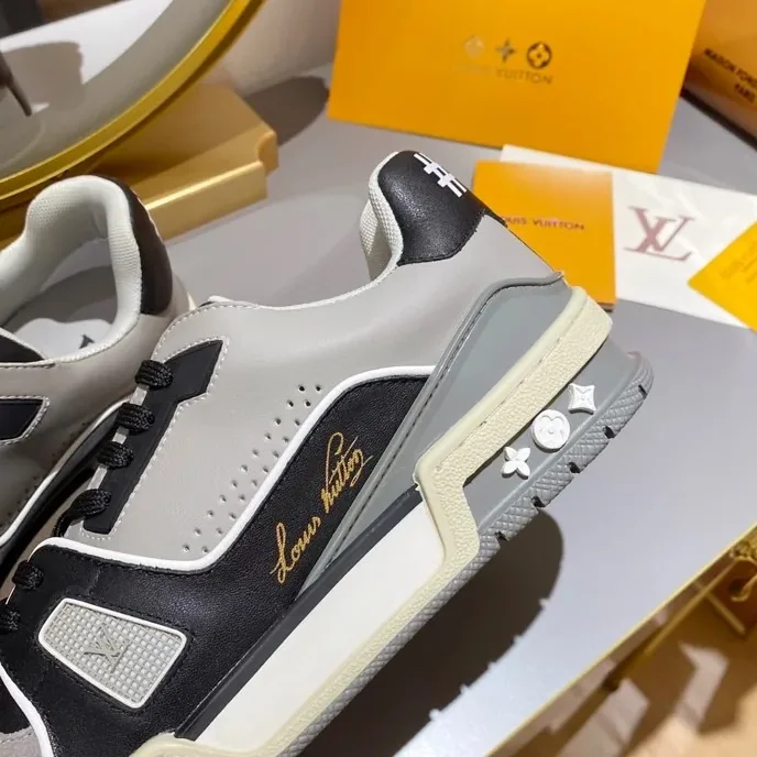 Louis Vuitton Trainer Sneaker Black in Grey Virgil Abloh Louis Vuitton Trainer Sneaker Black in Grey Virgil Abloh