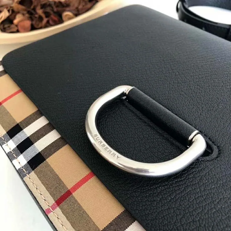 Burberry The Medium Vintage Check Leather D-Ring Bag for Women in Black