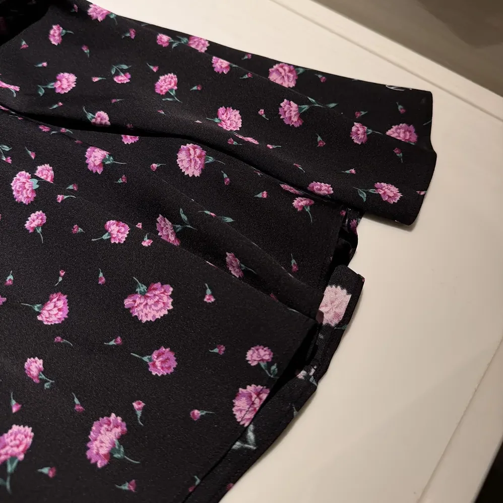 Dolce Gabbana D&G Carnations for Women in Print Dress Dolce Gabbana D&G Carnations for Women in Print Dress