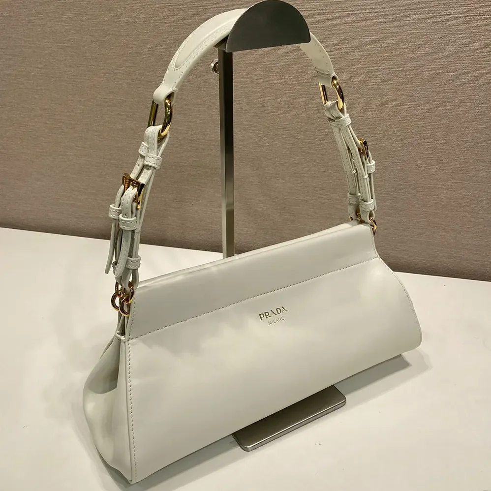 Prada Enchaîné Medium Leather Bag for Women in White Prada Enchaîné Medium Leather Bag for Women in White