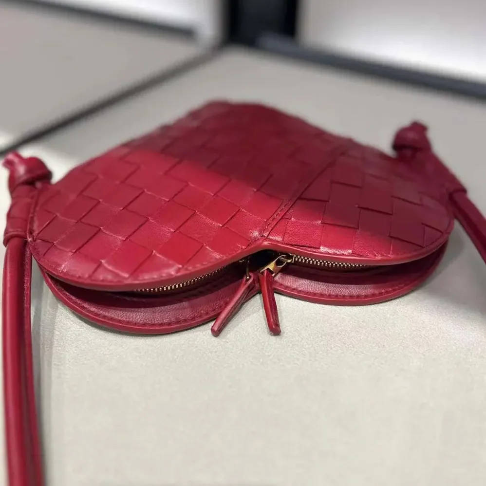 Bottega Veneta Mini Solstice Heart-shaped Shoulder Bag in Intrecciato Leather for Women Bottega Veneta Mini Solstice Heart-shaped Shoulder Bag in Intrecciato Leather for Women