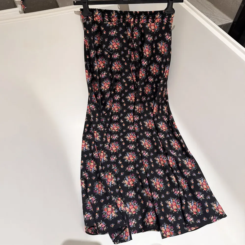 Dolce Gabbana D&G Floral for Women in Print Straight Skirt Dolce Gabbana D&G Floral for Women in Print Straight Skirt