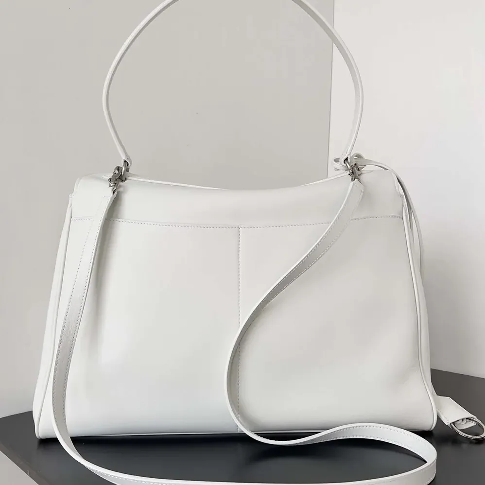 Balenciaga Rodeo Large Handbag in White Smooth Calfskin for Women in Silver Balenciaga Rodeo Large Handbag in White Smooth Calfskin for Women in Silver