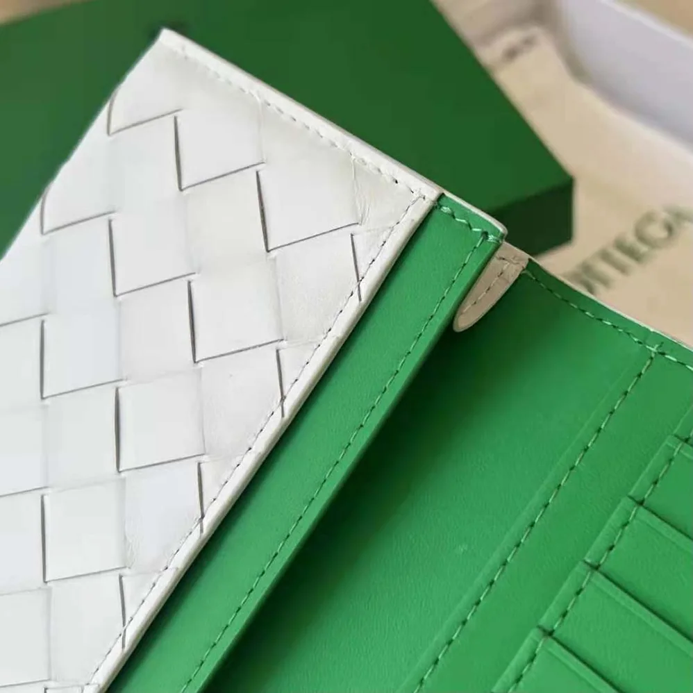 Bottega Veneta Long Intrecciato Wallet for Unisex in White Bottega Veneta Long Intrecciato Wallet for Unisex in White