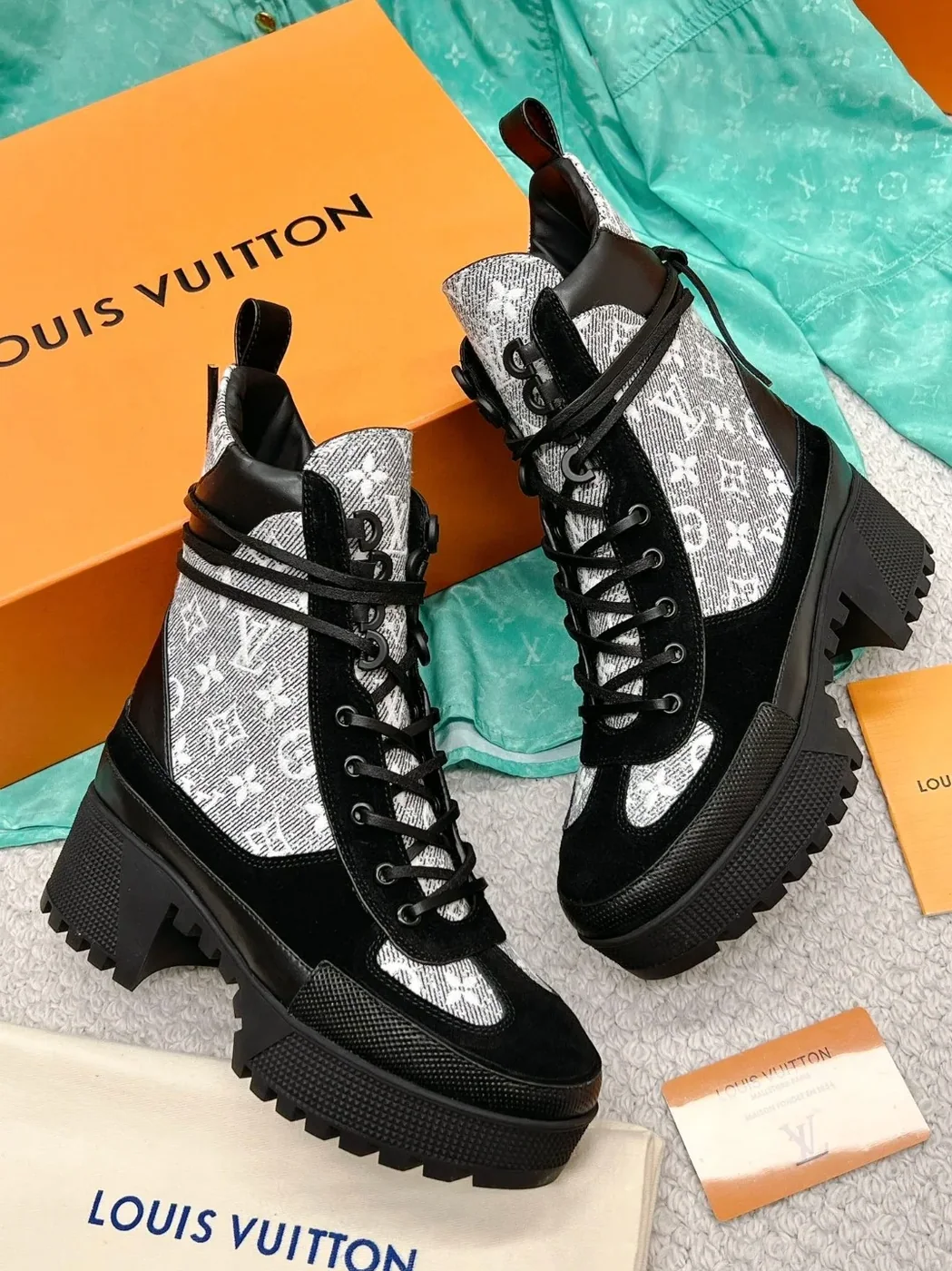 Louis Vuitton Laureate Desert Boots Grey Louis Vuitton Laureate Desert Boots Grey