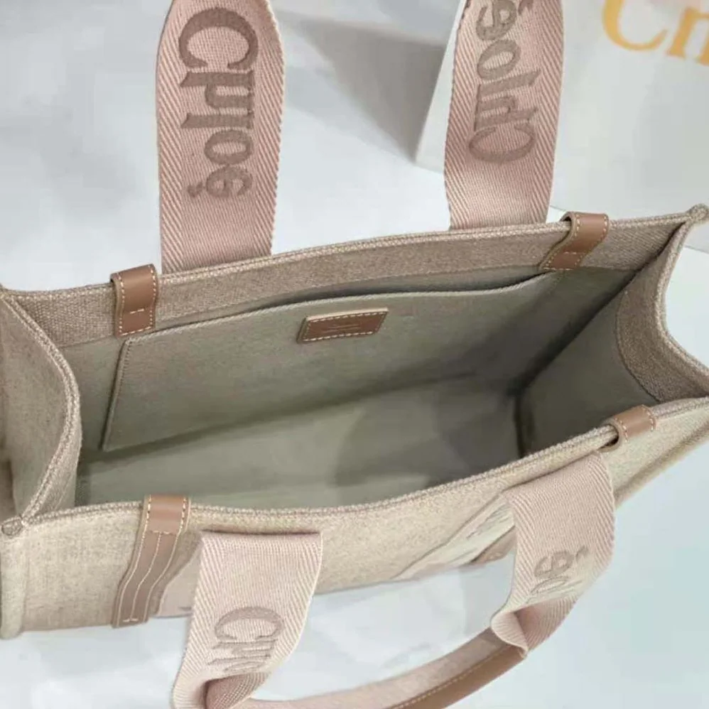 Chloe Medium Woody Tote Bag for Women in Beige Chloe Medium Woody Tote Bag for Women in Beige