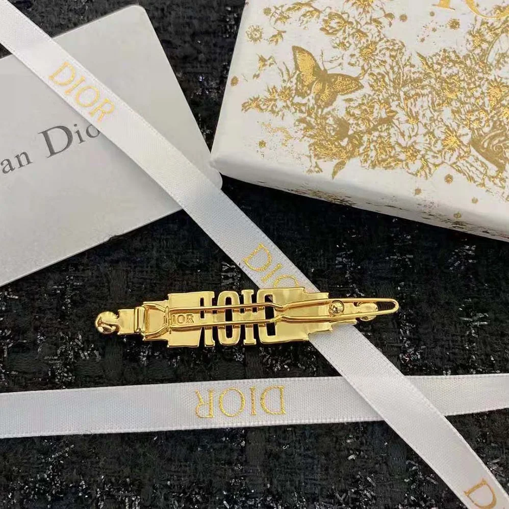 Dior Dio(r)evolution Barrette Gold-Finish Metal with White Crystals and White Resin Pearls for Women Dior Dio(r)evolution Barrette Gold-Finish Metal with White Crystals and White Resin Pearls for Women