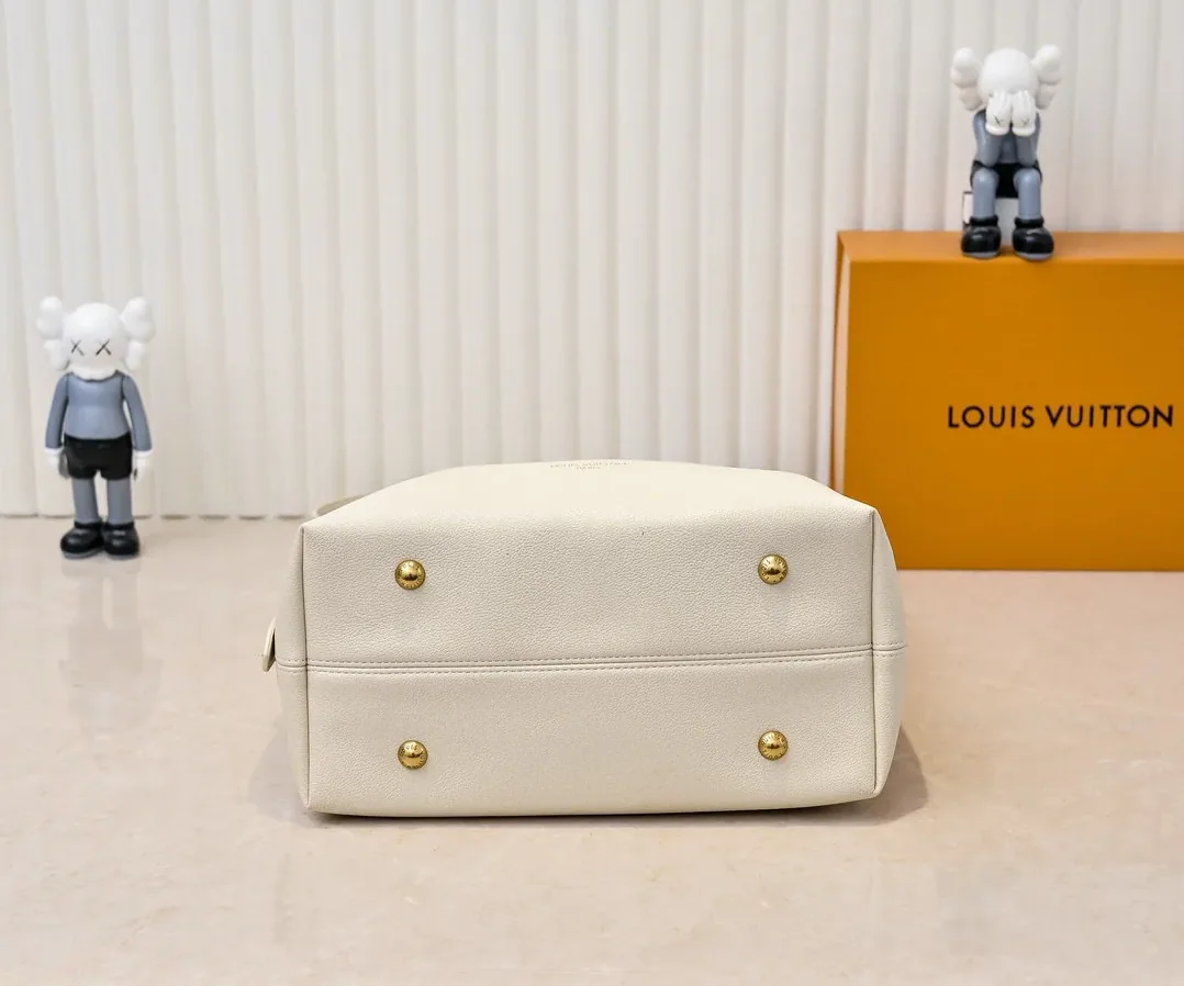 Louis Vuitton Low Key Hobo MM Beige / Louis Vuitton Low Key Hobo MM Beige /