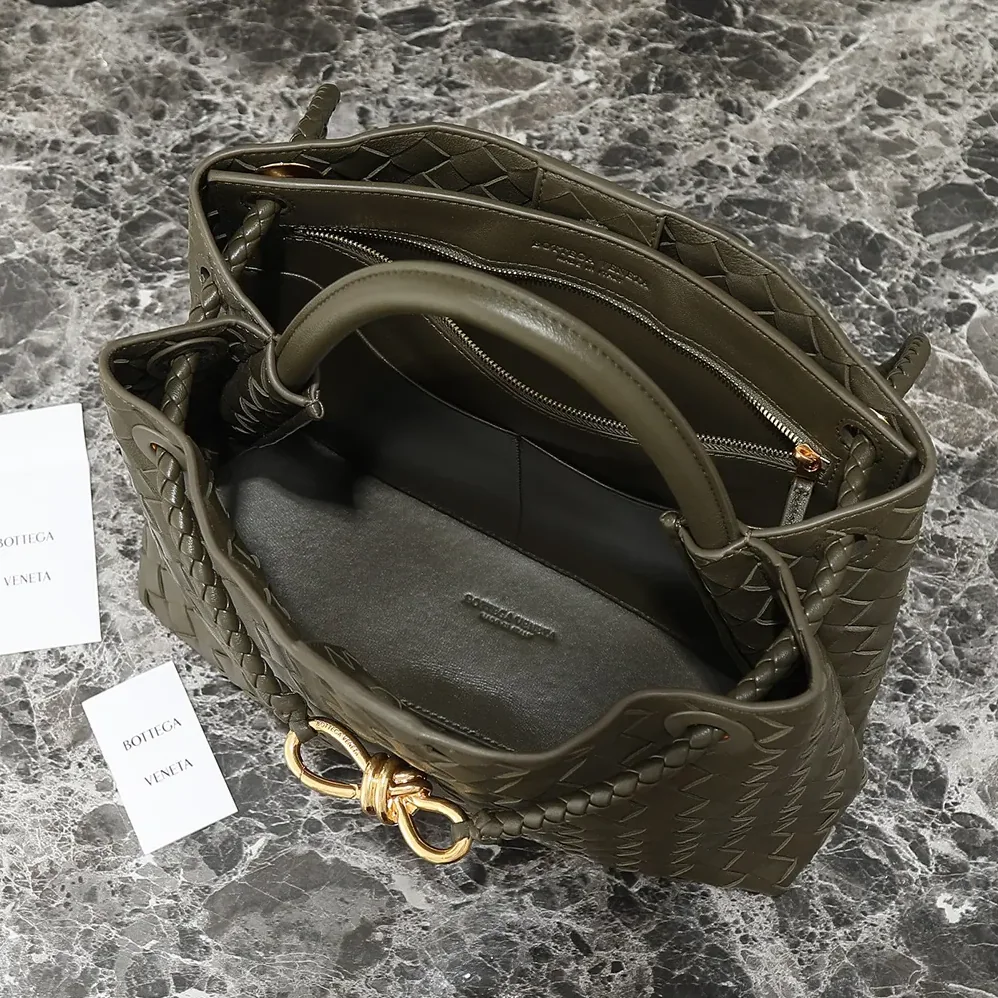 Bottega Veneta Medium Andiamo in Supple Intrecciato Leather for Women in Dark Green Bottega Veneta Medium Andiamo in Supple Intrecciato Leather for Women in Dark Green