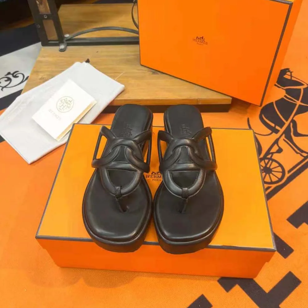Hermes Gipsy Sandal in Nappa Leather for Women in Black