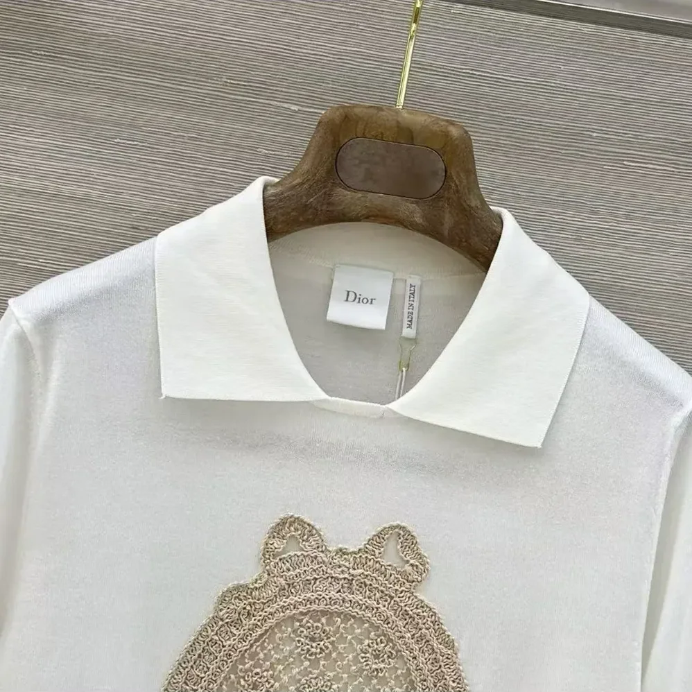 Dior Dioriviera Dior Médaillon Short-Sleeved Sweater Ecru Silk Knit for Women Dior Dioriviera Dior Médaillon Short-Sleeved Sweater Ecru Silk Knit for Women