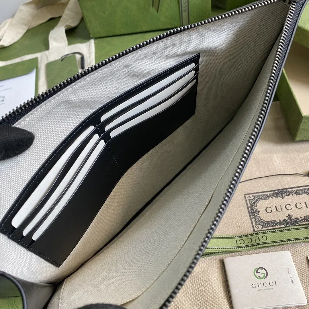 Gucci Marmont Pouch / Black Silver Toned Hardware GG Gucci Marmont Pouch / Black Silver Toned Hardware GG