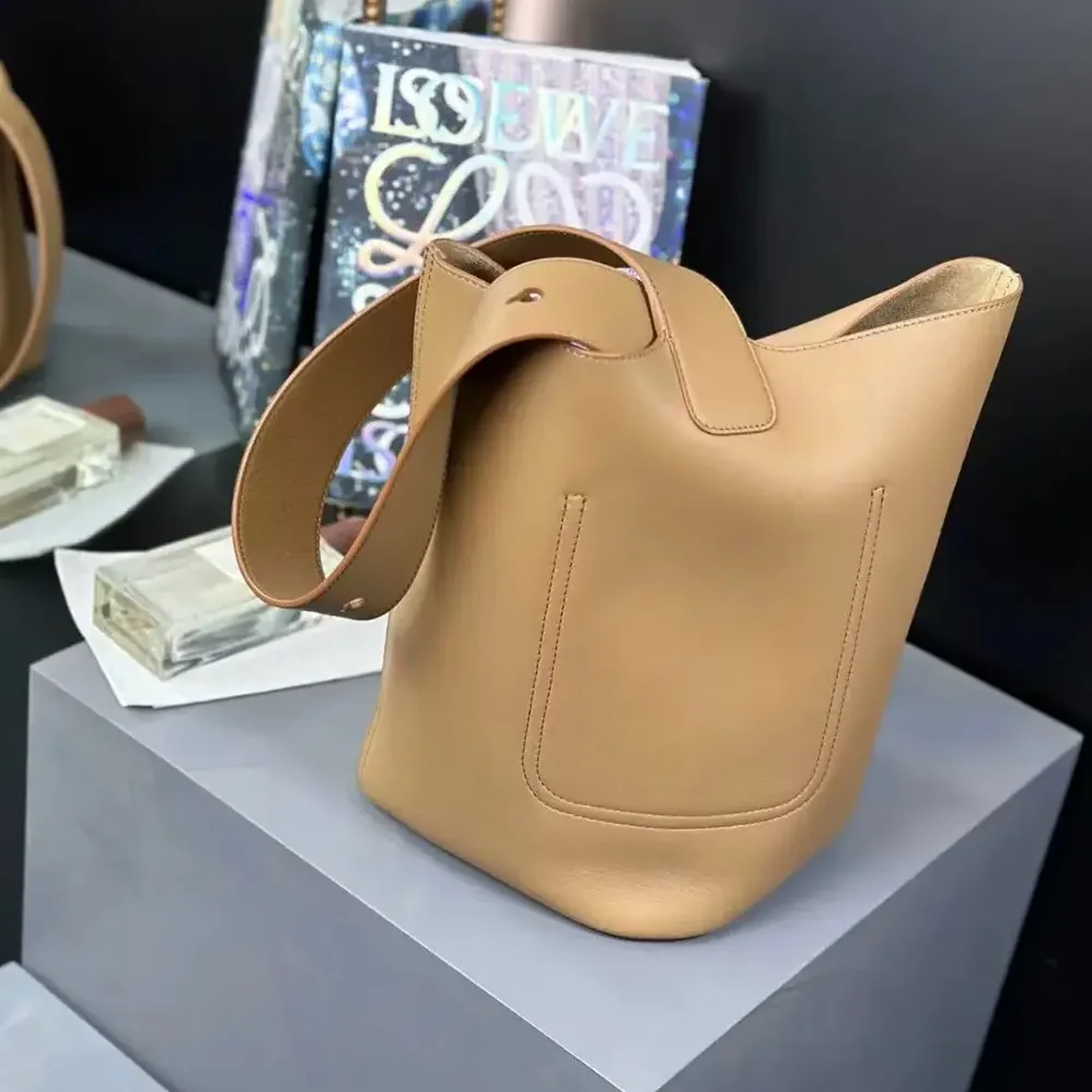Loewe Medium Pebble Bucket Bag in Mellow Calfskin for Unisex in Brown