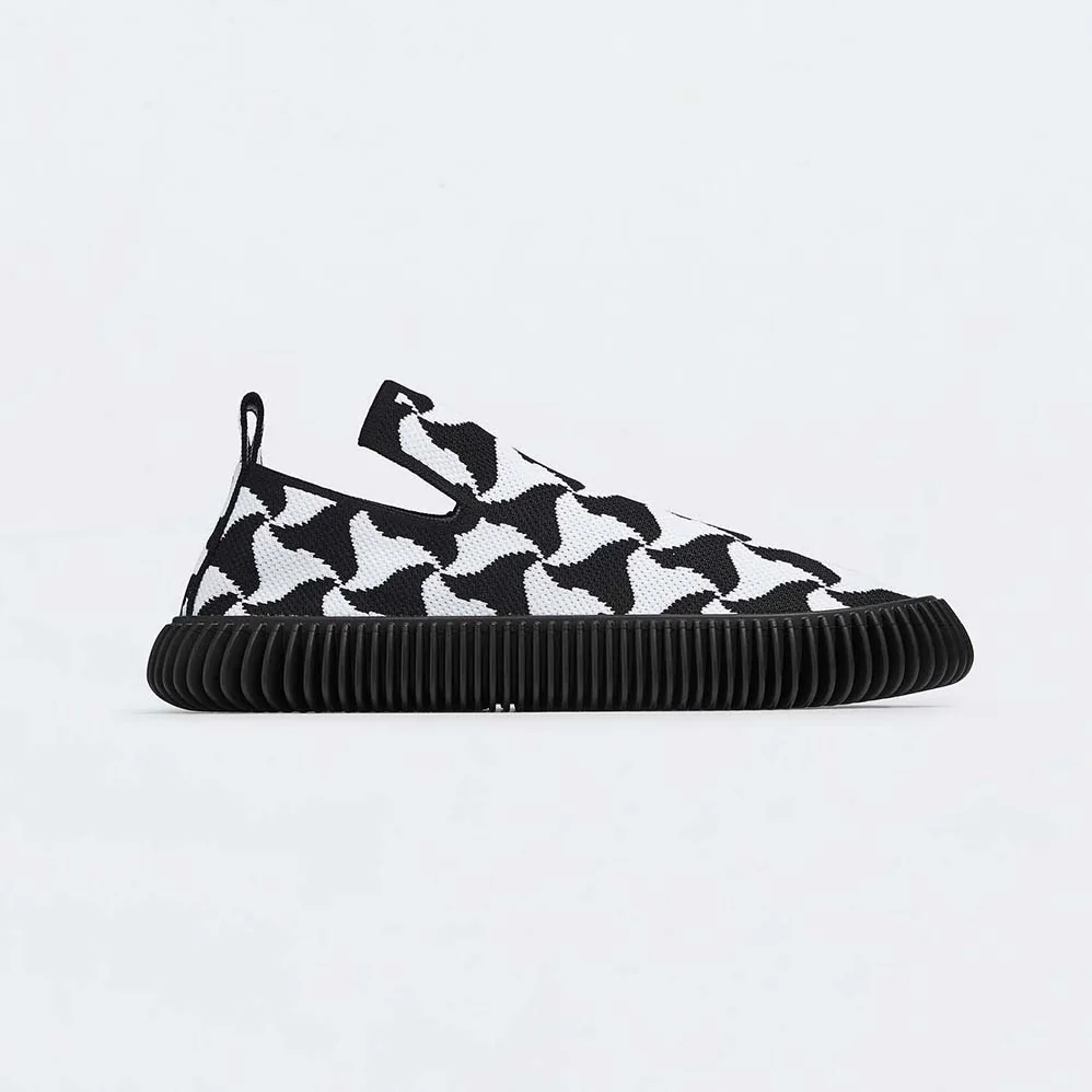 Bottega Veneta Ripple Wavy Triangle Tech Knit Slip-on Sneakers for Unisex in Black