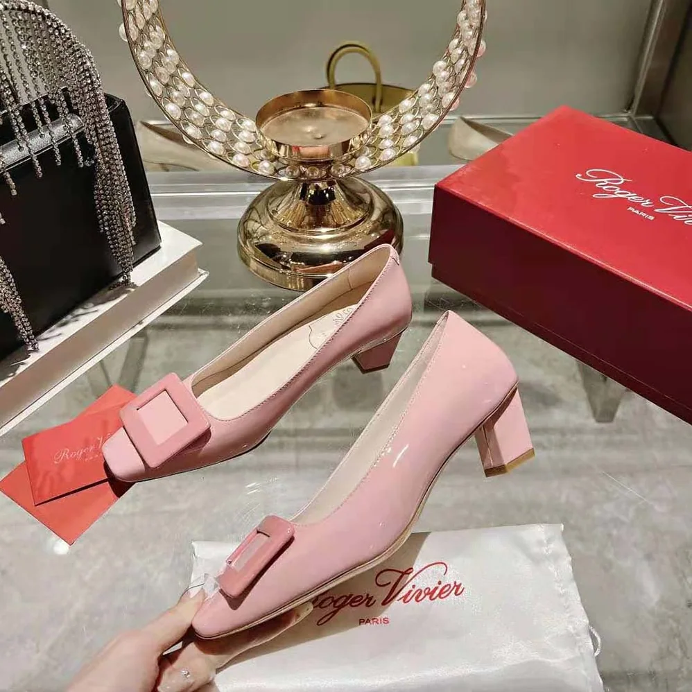 Roger Vivier Patent Leather Belle Vivier Pumps for Women in Pink Roger Vivier Patent Leather Belle Vivier Pumps for Women in Pink
