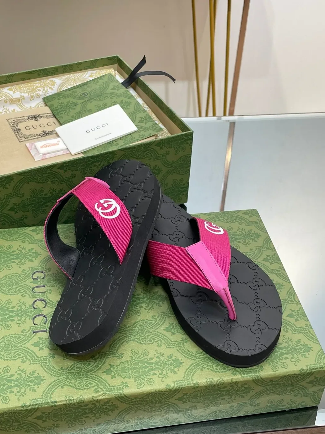 Gucci Thong Sandal Pink Gucci Thong Sandal Pink