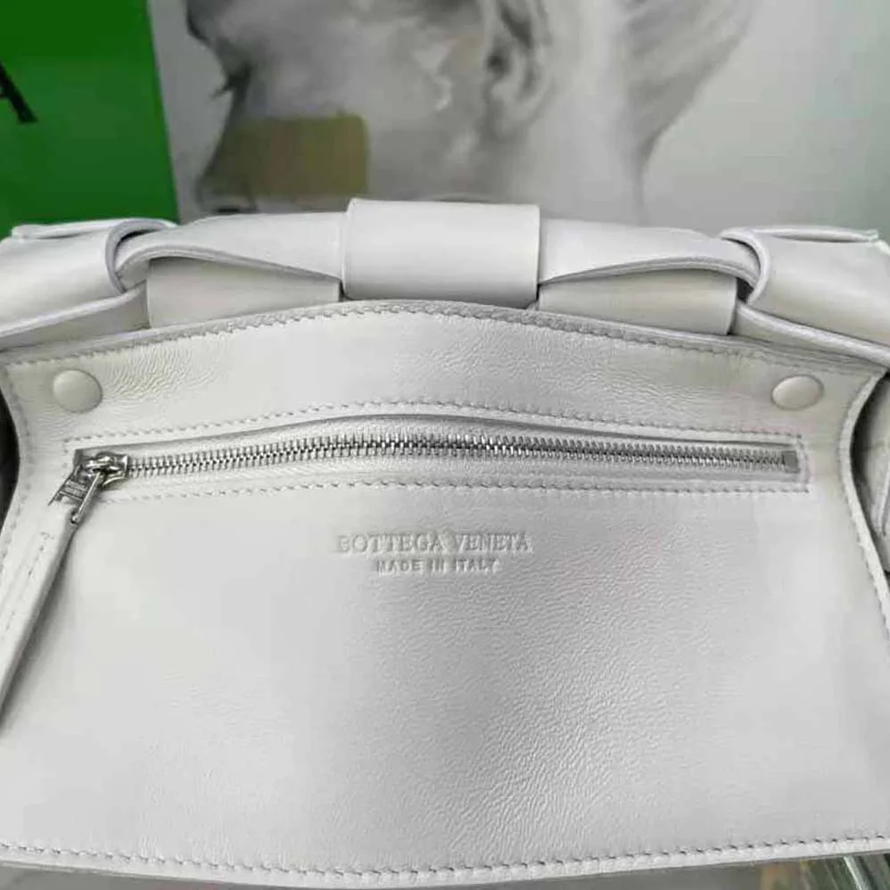 Bottega Veneta Cassette Intreccio Leather Cross-Body Bag for Women in White Bottega Veneta Cassette Intreccio Leather Cross-Body Bag for Women in White