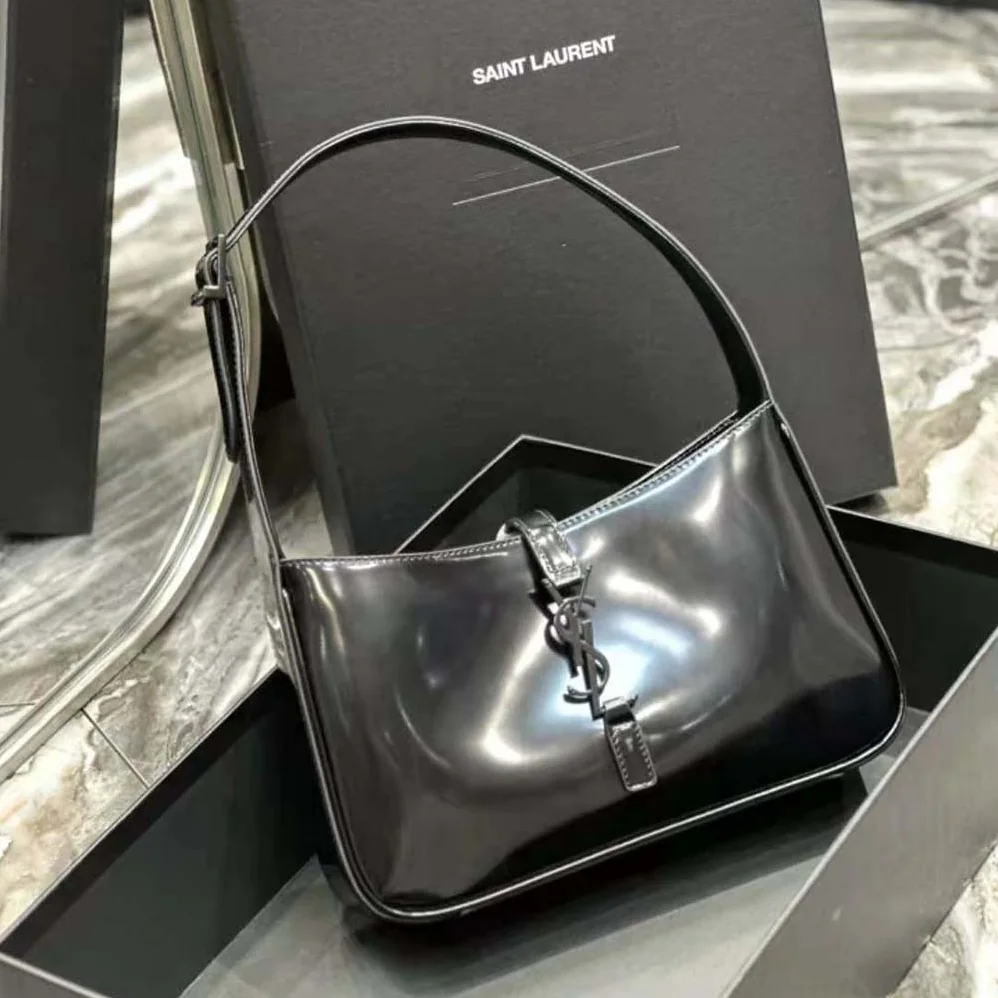 Saint Laurent YSL Le 5 à 7 in Shiny Leather for Women in Black