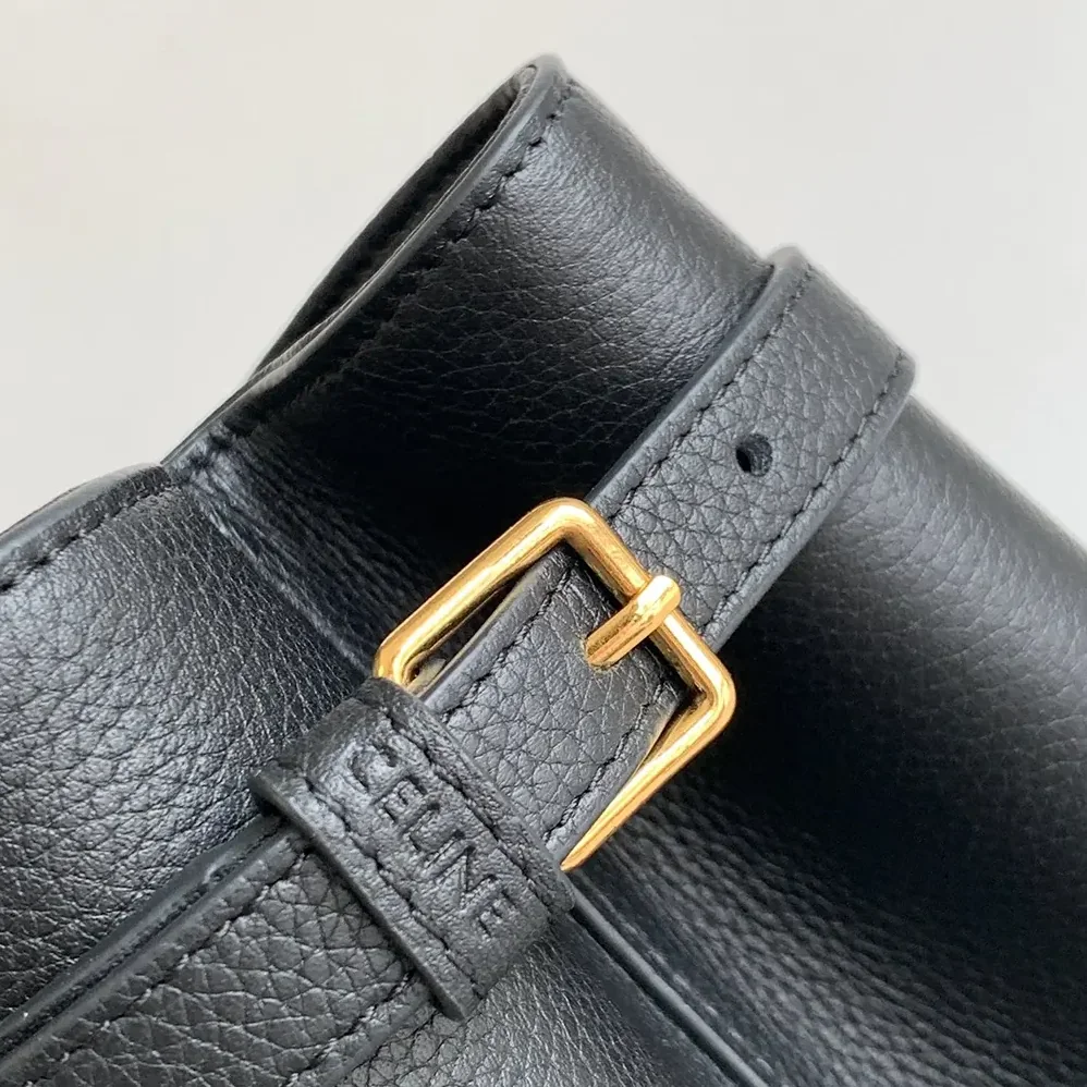 Celine Medium Cabas Anaïs Cuir Triomphe in Grained Calfskin for Women in Black Celine Medium Cabas Anaïs Cuir Triomphe in Grained Calfskin for Women in Black