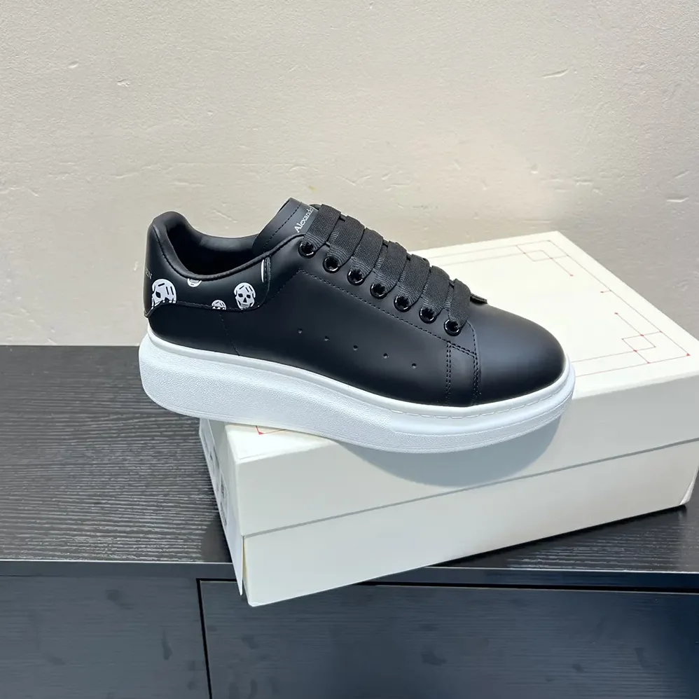 Alexander Mcqueen Oversized Sneaker in Black for Unisex in White