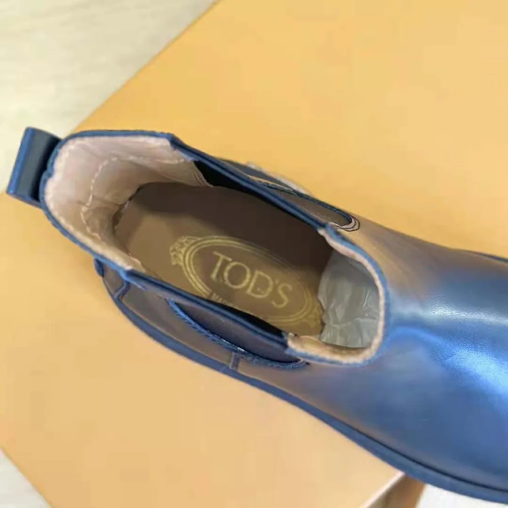 Tod's W. G. Chelsea Boots in Leather for Men in Black Tod's W. G. Chelsea Boots in Leather for Men in Black