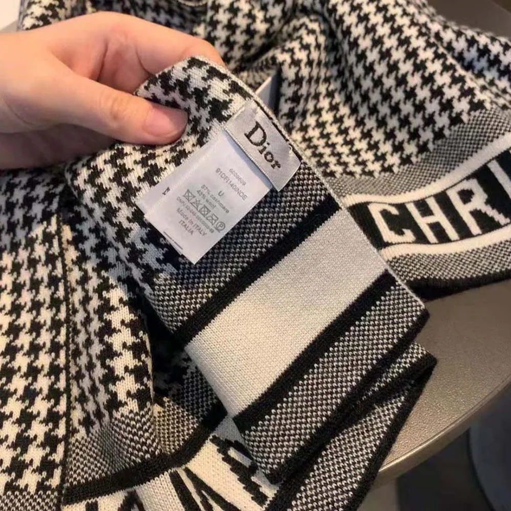 Dior 30 Montaigne Scarf Black and White Houndstooth Cashmere Blend Knit for Women Dior 30 Montaigne Scarf Black and White Houndstooth Cashmere Blend Knit for Women