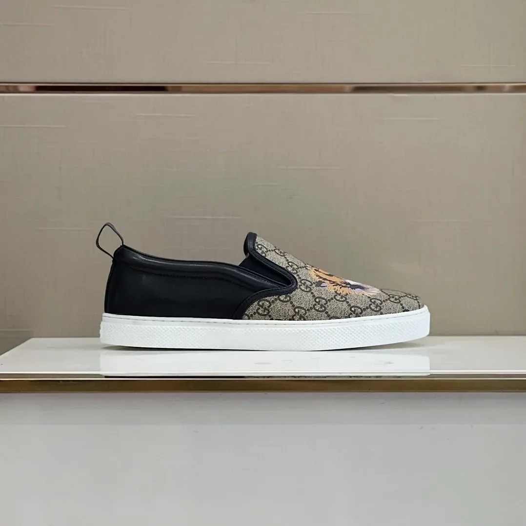 Gucci GG Supreme Slip-On With Tiger Black And Gray for Men Gucci GG Supreme Slip-On With Tiger Black And Gray for Men