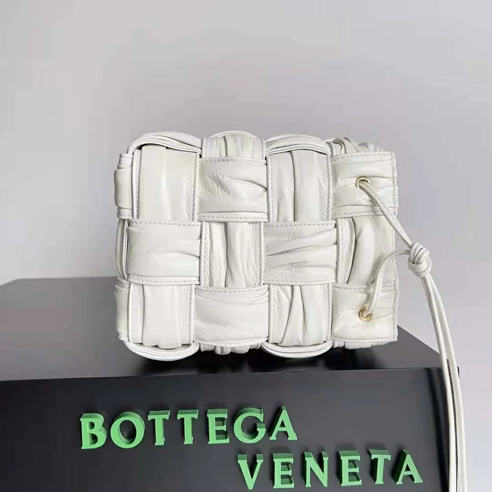 Bottega Veneta Small Cassette Bucket Bag in Lambskin Leather for Women in White