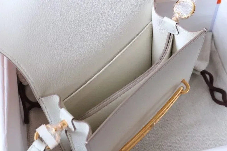 Hermes Evercolor Sac Roulis 23 White Hermes Evercolor Sac Roulis 23 White