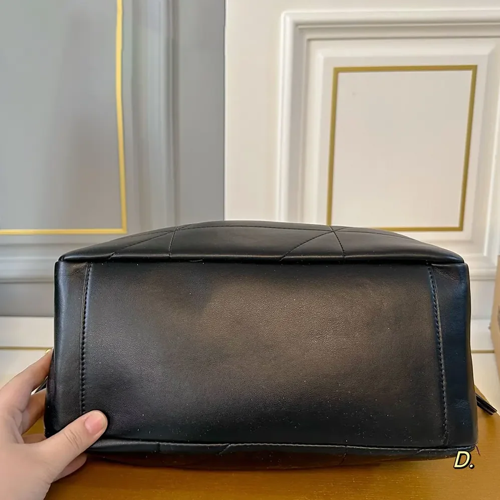 Saint Laurent YSL Jamie Shopping Small in Lambskin for Women in Black