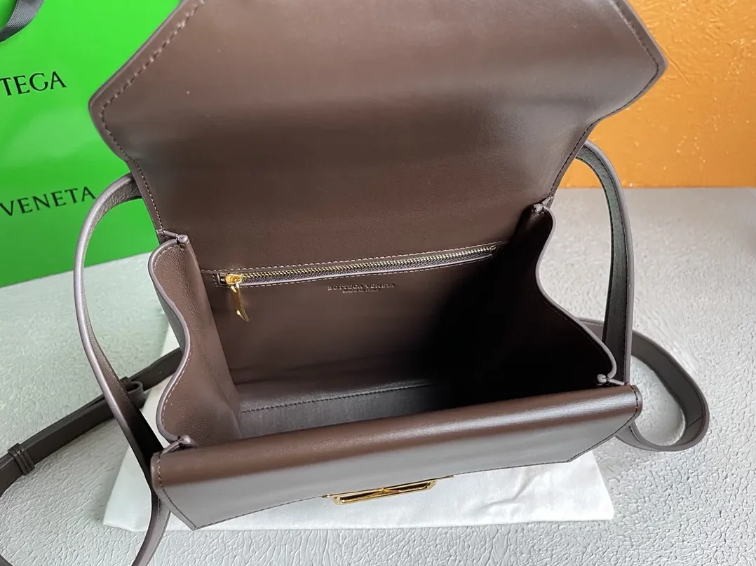 Bottega Veneta Clip Bag Brown Bottega Veneta Clip Bag Brown