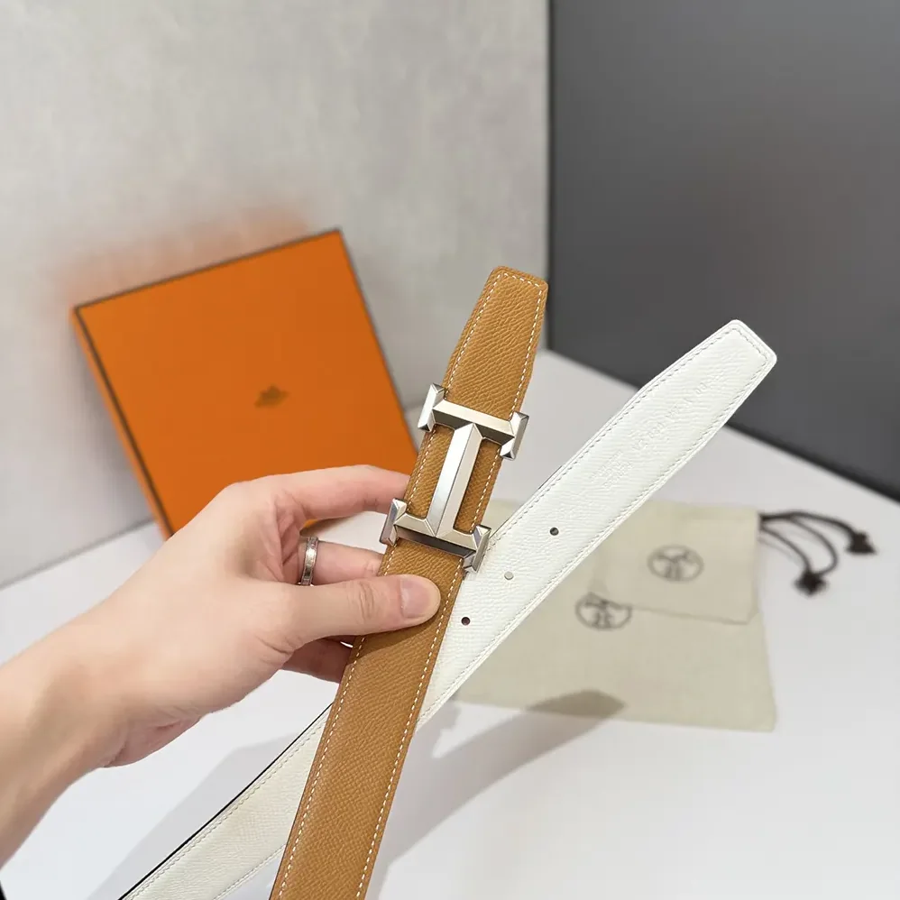 Hermes H Belt Buckle & Reversible Leather Strap 32 mm for Unisex in White/Brown Hermes H Belt Buckle & Reversible Leather Strap 32 mm for Unisex in White/Brown