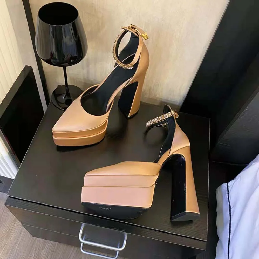 Versace Aevitas Pointy Platform Pumps in 16cm Heel Height for Women in Beige Versace Aevitas Pointy Platform Pumps in 16cm Heel Height for Women in Beige