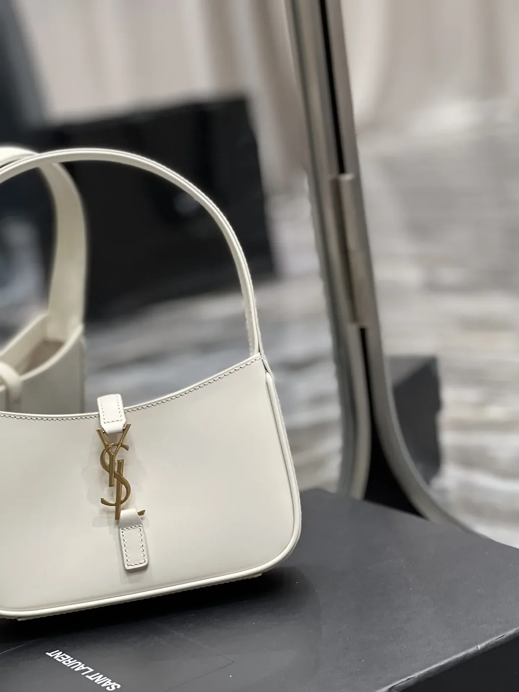 Saint Laurent Le 5 A 7 Mini White / Saint Laurent Le 5 A 7 Mini White /