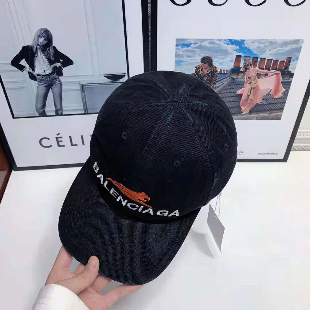 Balenciaga Year Of The Tiger Cap in Black and White Cotton Drill for Women Balenciaga Year Of The Tiger Cap in Black and White Cotton Drill for Women