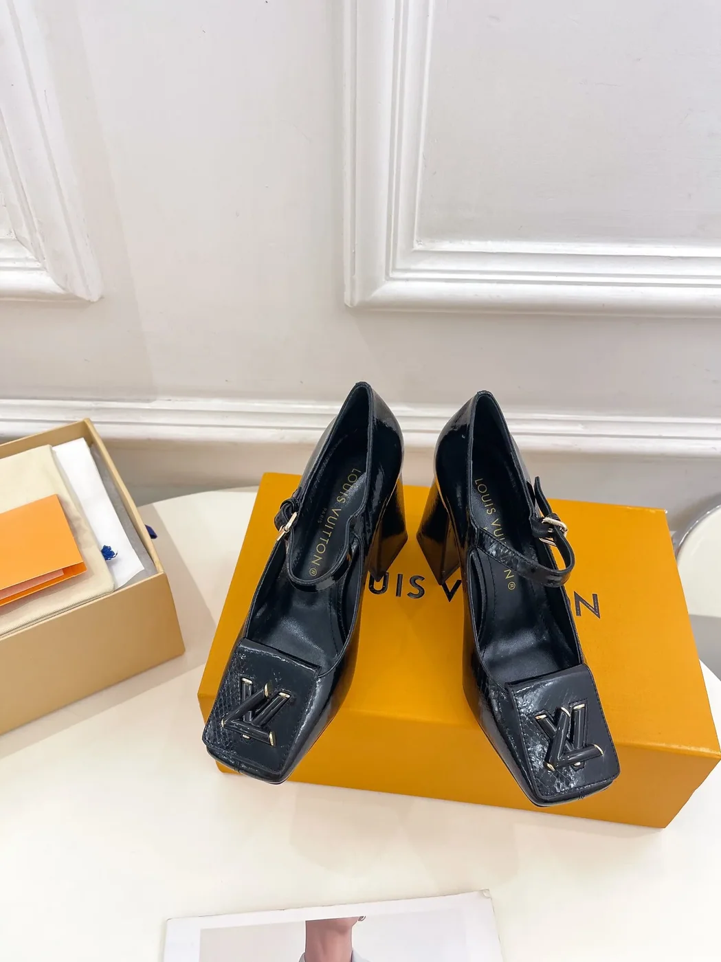 Louis Vuitton Pump Black / 1AACFK Louis Vuitton Pump Black / 1AACFK