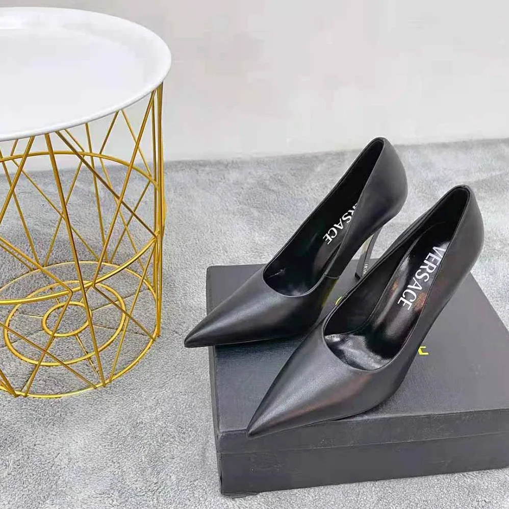Versace Pin-Point Pumps in Calf leather for Women in Black