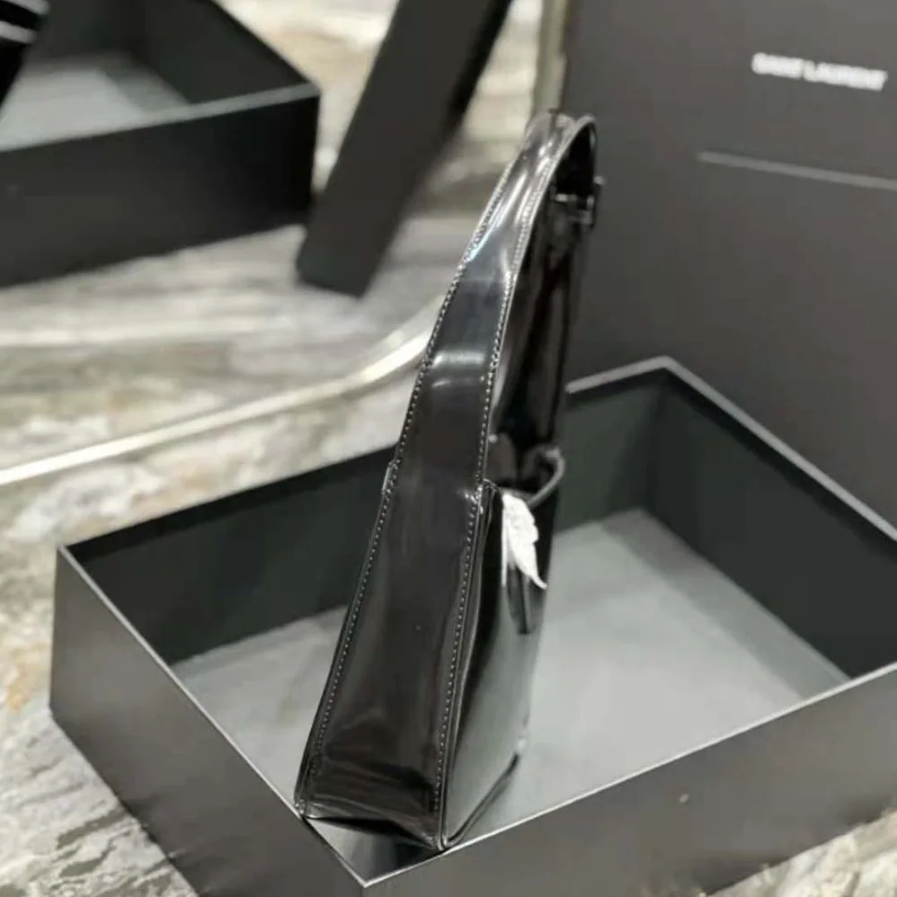 Saint Laurent YSL Le 5 à 7 in Shiny Leather for Women in Black