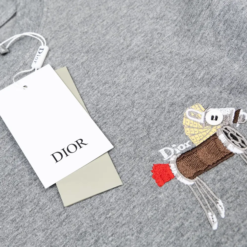 Dior T-Shirt with Horse Embroidery Relaxed Fit Gray Cotton Jersey for Men Dior T-Shirt with Horse Embroidery Relaxed Fit Gray Cotton Jersey for Men