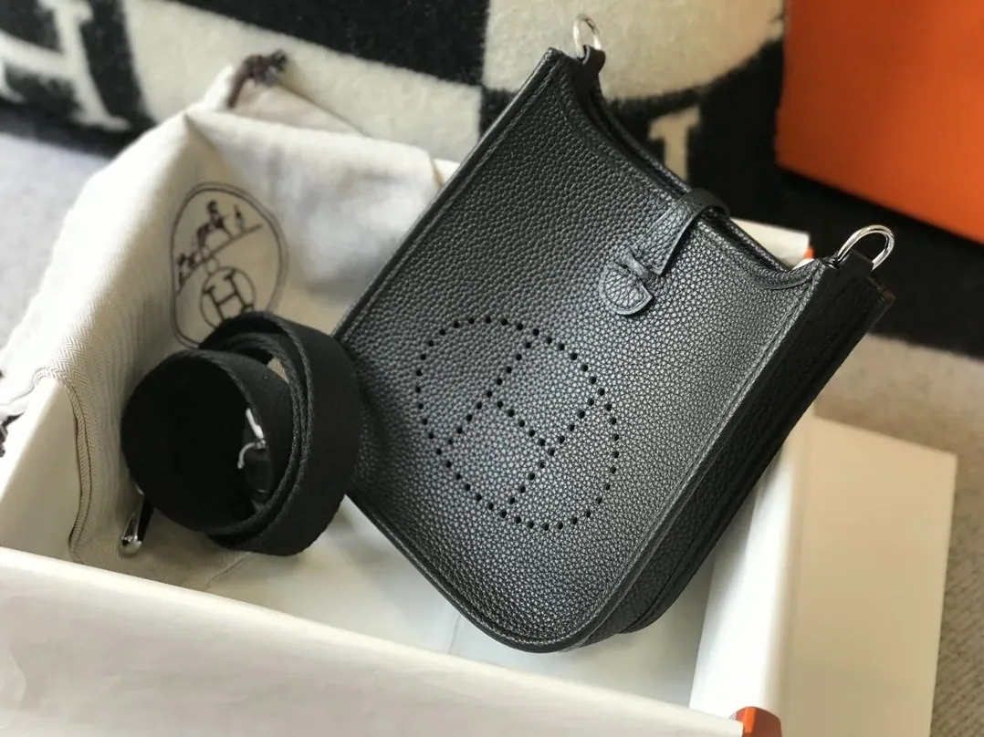 Hermes Evelyne 16 Amazone Shoulder Bag in Black Palladium Hardware Hermes Evelyne 16 Amazone Shoulder Bag in Black Palladium Hardware