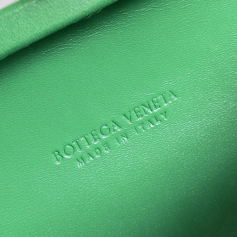 Bottega Veneta Knot Minaudière Clutch in Calfskin Leather for Women in Green Bottega Veneta Knot Minaudière Clutch in Calfskin Leather for Women in Green