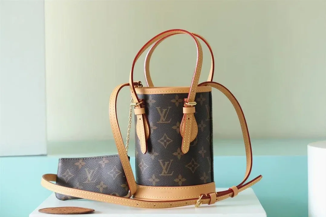 Louis Vuitton Nano Bucket Bag Monogram Canvas Brown Brown / Louis Vuitton Nano Bucket Bag Monogram Canvas Brown Brown /
