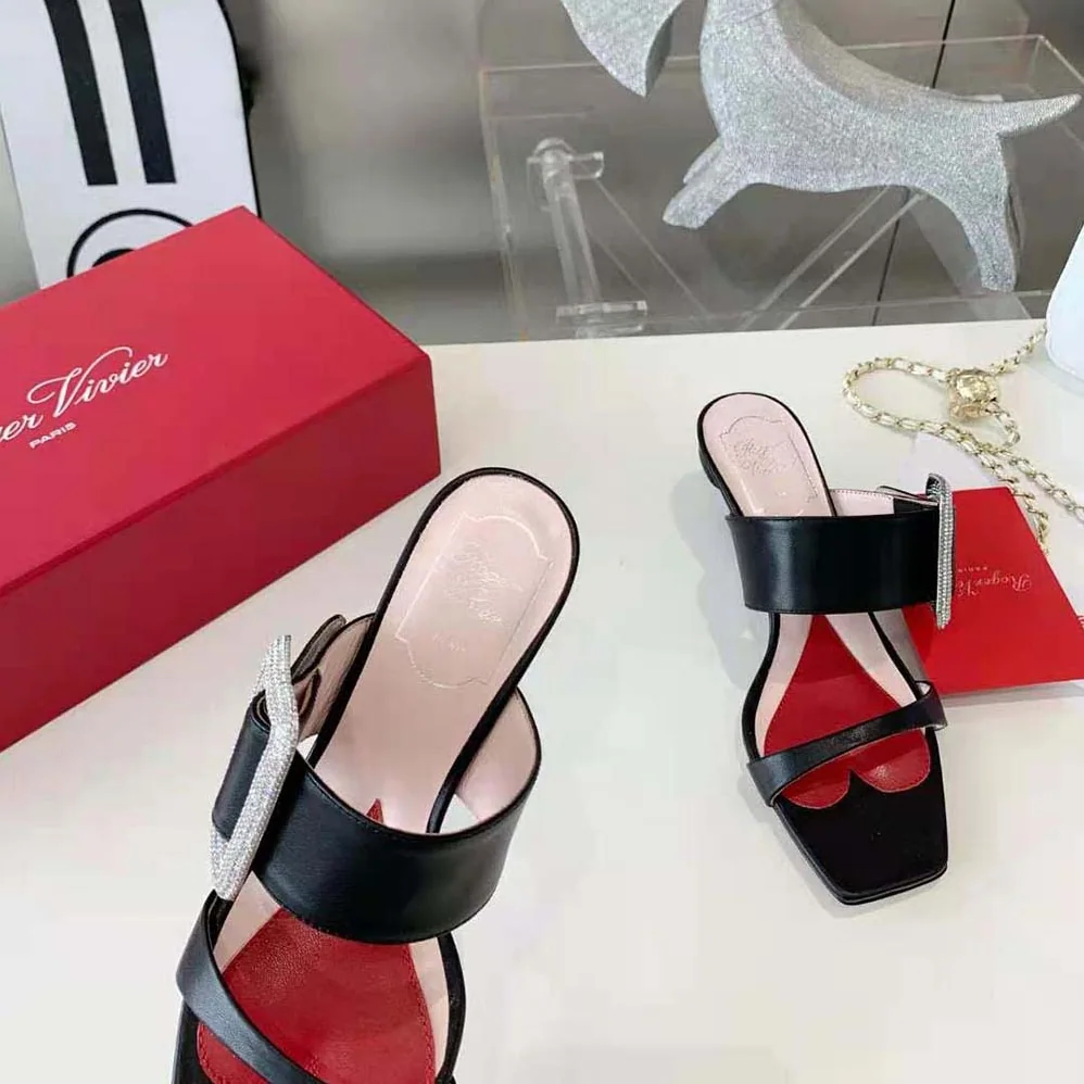 Roger Vivier Viv Choc Side Strass Buckle Mules in Leather for Women in Black Roger Vivier Viv Choc Side Strass Buckle Mules in Leather for Women in Black