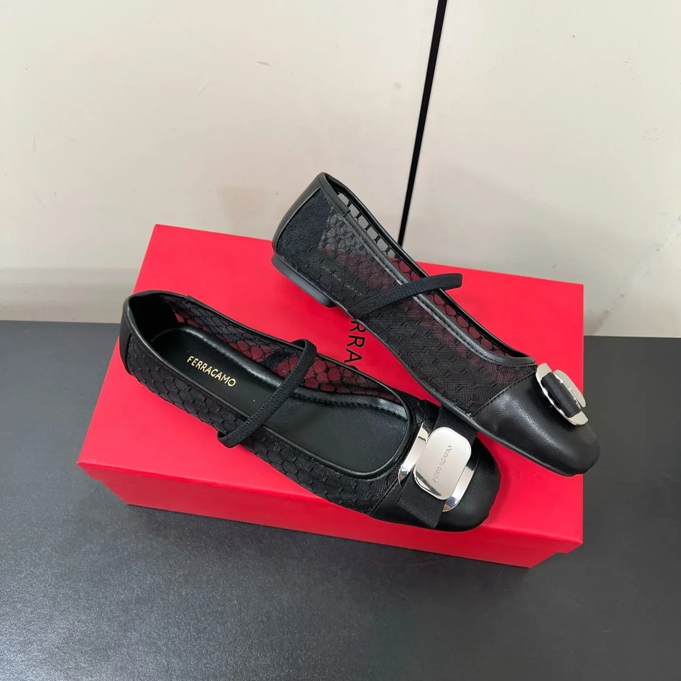 Ferragamo Vara Ballet Flats Black 01J853 Ferragamo Vara Ballet Flats Black 01J853