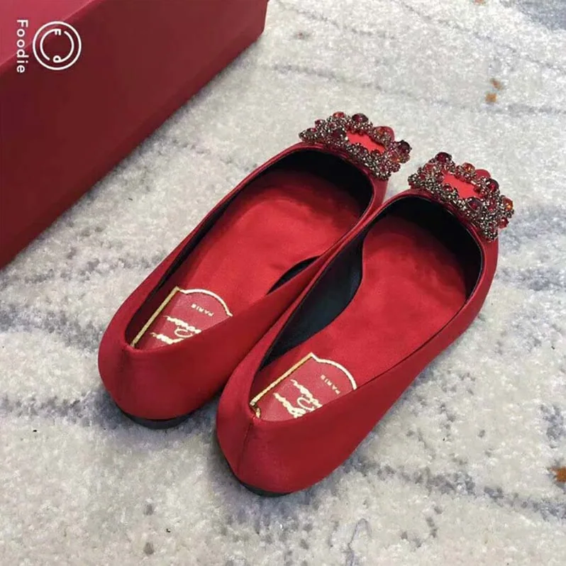 Roger Vivier Flower Strass Buckle Ballerinas Silk Satin 5mm Heel for Women Roger Vivier Flower Strass Buckle Ballerinas Silk Satin 5mm Heel for Women