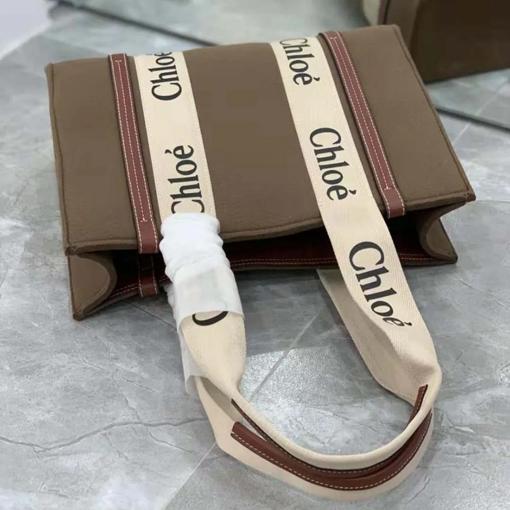 Chloe Medium Woody Tote Bag for Women in Brown