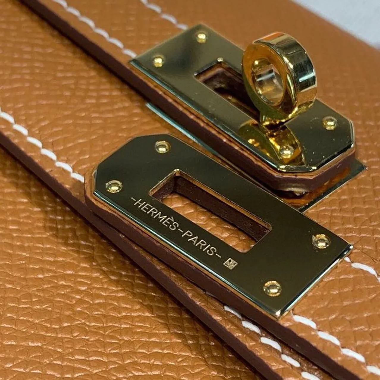 Hermes Kelly Wallet To Go Woc Brown With Gold Toned Hardware Bag / Hermes Kelly Wallet To Go Woc Brown With Gold Toned Hardware Bag /
