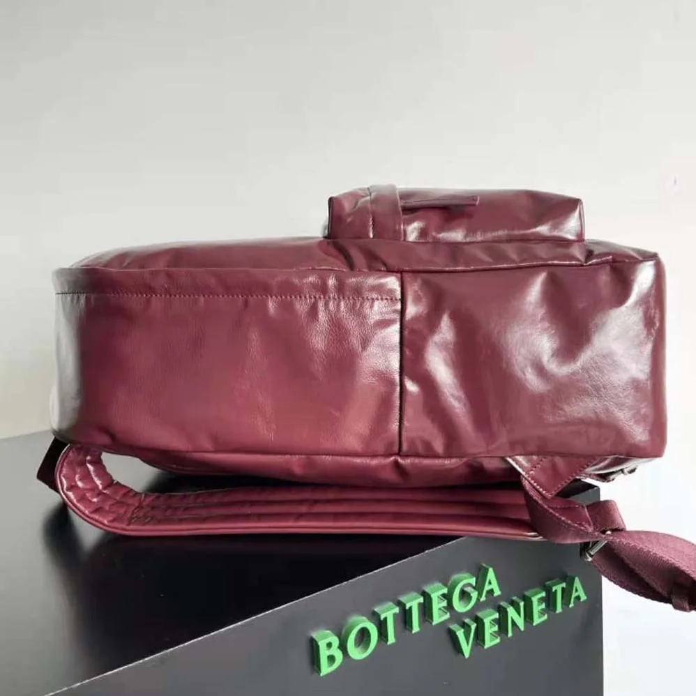 Bottega Veneta Medium Archetype Backpack Crafted from Supple Lambskin Leather for Men in Maroon
