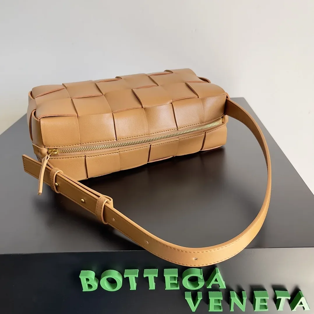 Bottega Veneta Brick Cassette Light Brown /