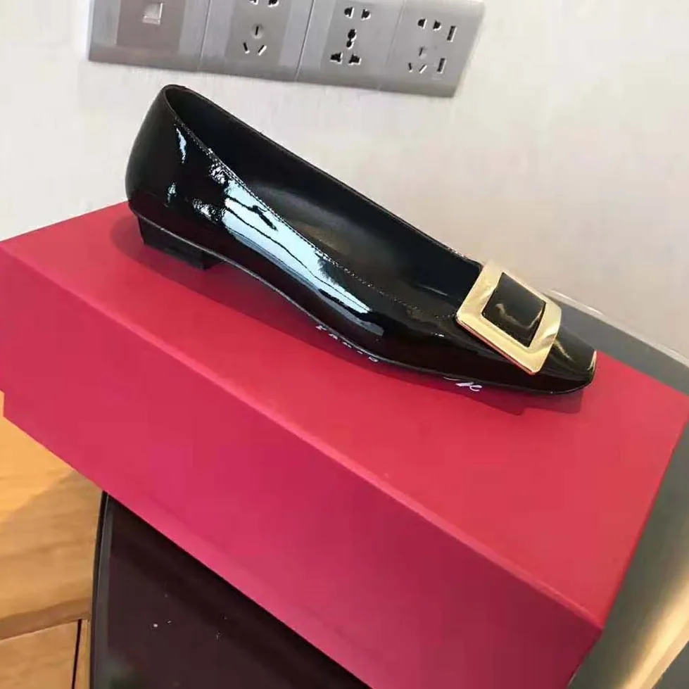 Roger Vivier Belle Vivier Pumps in Patent Leather for Women in Black Roger Vivier Belle Vivier Pumps in Patent Leather for Women in Black